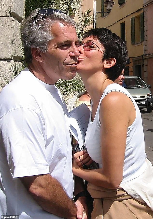 Maxwell, 61 ans, purge une peine de 20 ans après avoir été reconnu coupable de trafic sexuel et de recrutement de filles mineures pour le défunt pédophile Jeffrey Epstein.