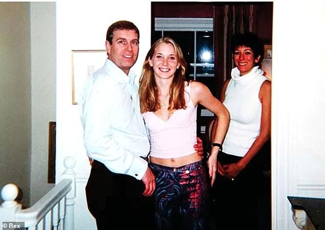 Le matériel est lié à une affaire de diffamation intentée par l'accusatrice du prince Andrew, Virginia Roberts, à New York, contre Ghislaine Maxwell, madame d'Epstein.