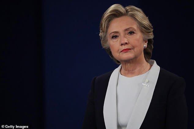 Shy, une citoyenne américaine vivant dans le New Jersey, a travaillé pour Hillary Clinton lorsqu'elle était secrétaire d'État.