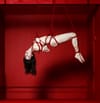 En rouge et nues, les femmes sous l’objectif de Cuneyt Akeroglu