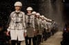 Burberry fait défiler des hologrammes