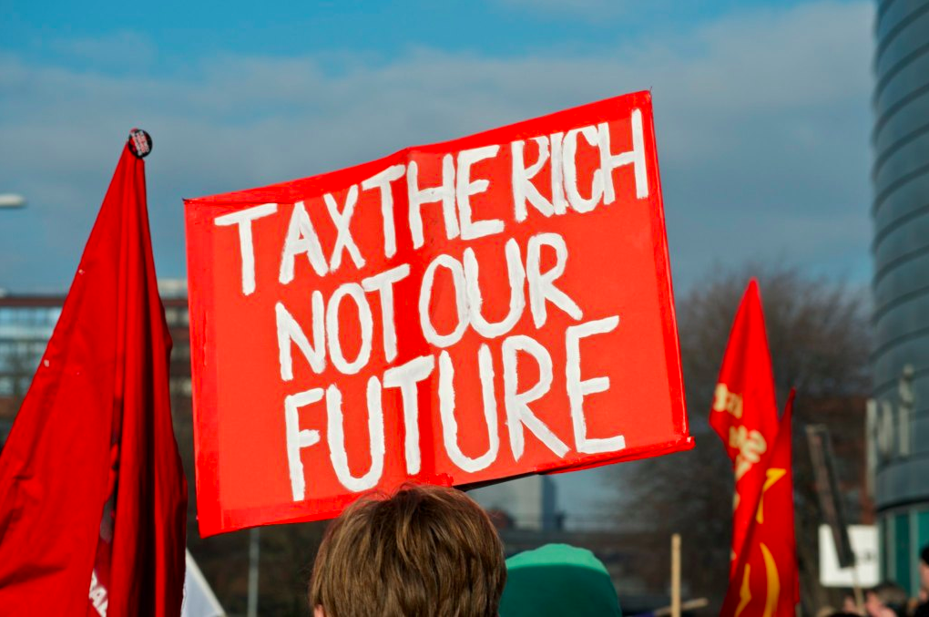 102 ultra-riches écrivent une lettre ouverte : « C’est soit plus d’impôts soit les fourches »