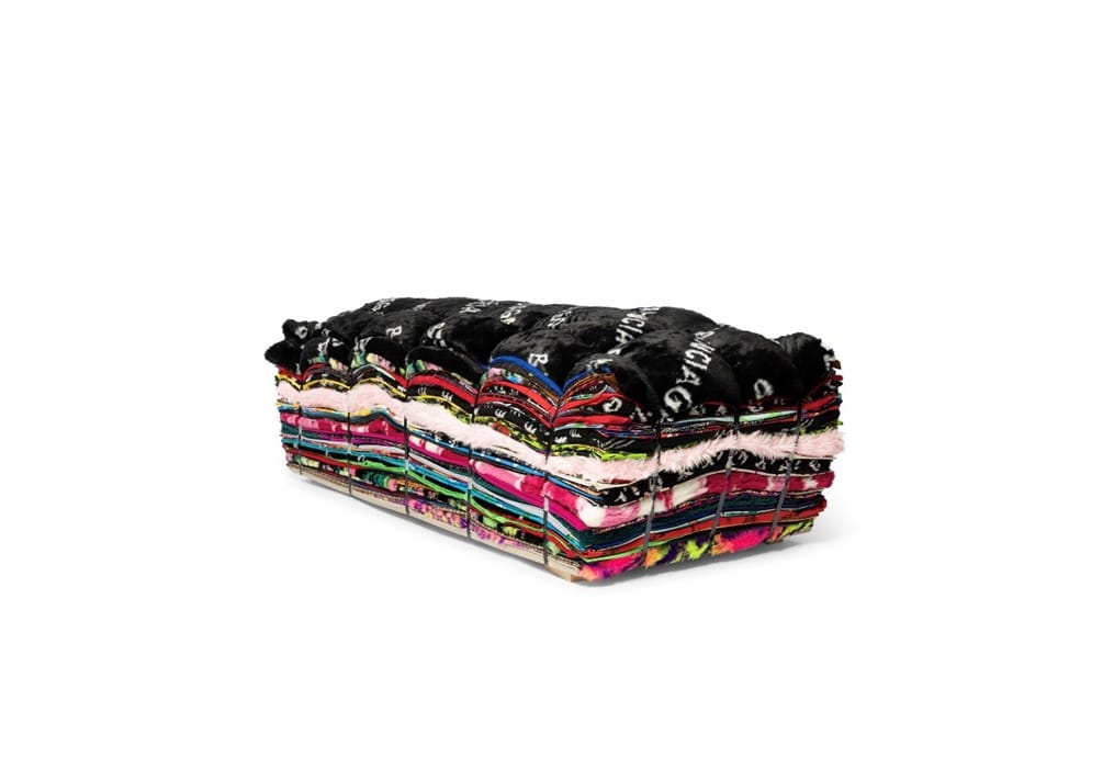 Balenciaga vend un matelas « fuckboy » pour 46 300 $