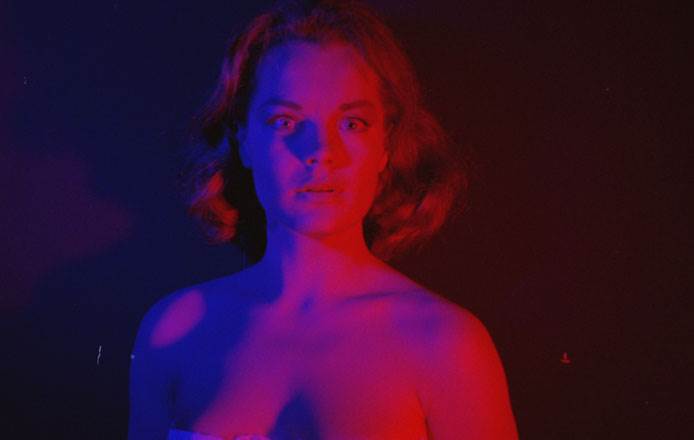 091110-lenfer-dhenrigeorges-clouzot.aspx_ss_image_Romy_rouge_et_bleu