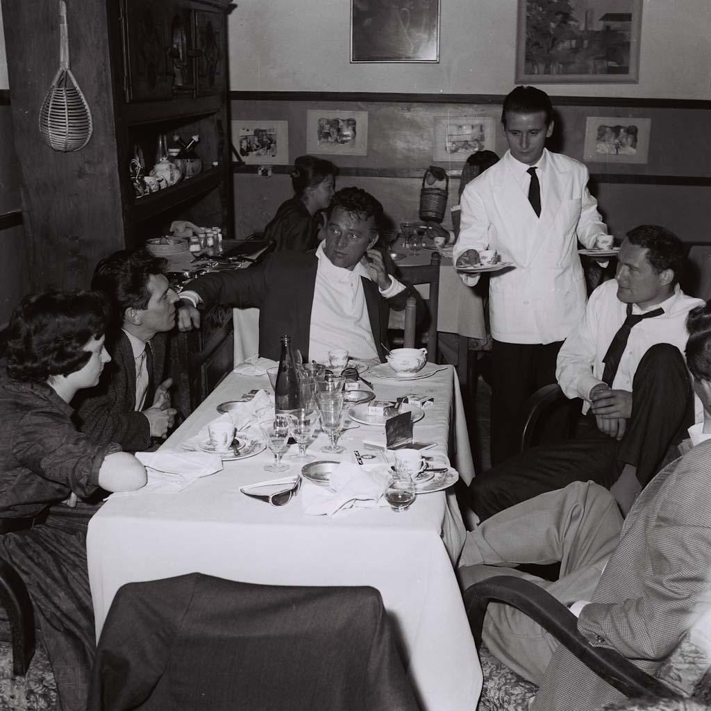 12._Estorick_La_Dolce_Vita_-_Richard_Burton_and_friends-5