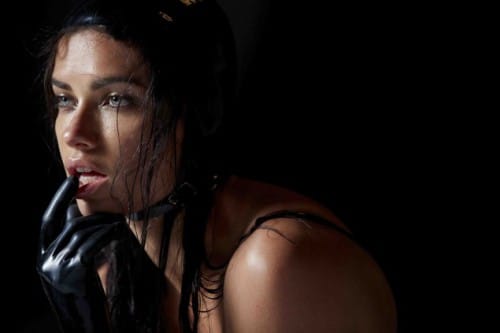 Backstage_2015_Adriana_Lima-635x423