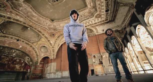 em