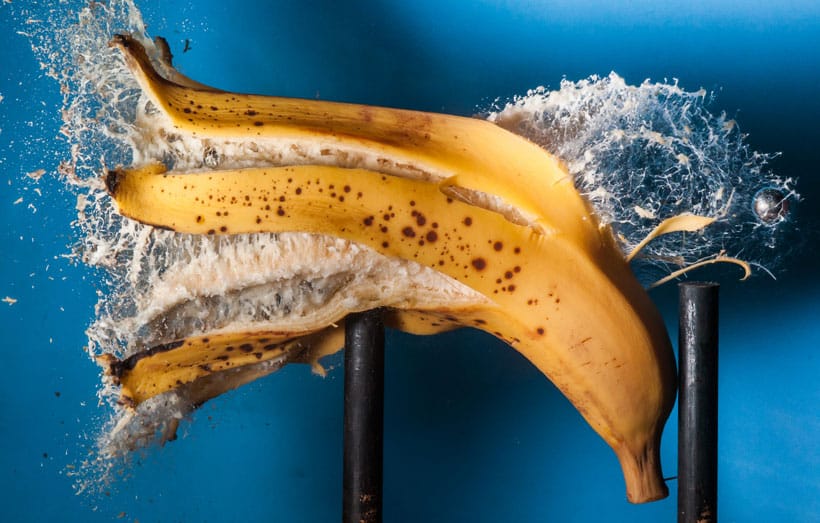 un-photographe-capture-le-moment-exact-dun-impact-et-sublime-lexplosion-des-objets29