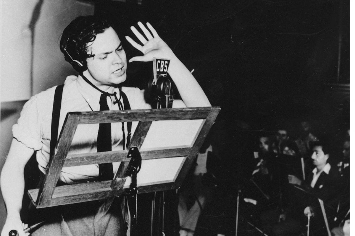  Orson Welles sur CBS le 30 octobre 1938 Crédit : AP/SIPA
