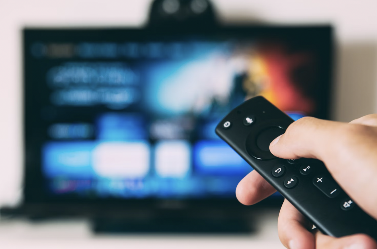 Regarder un film ou une série pendant une séance de vélo d’appartement vous fera passer le temps à vitesse grand V.